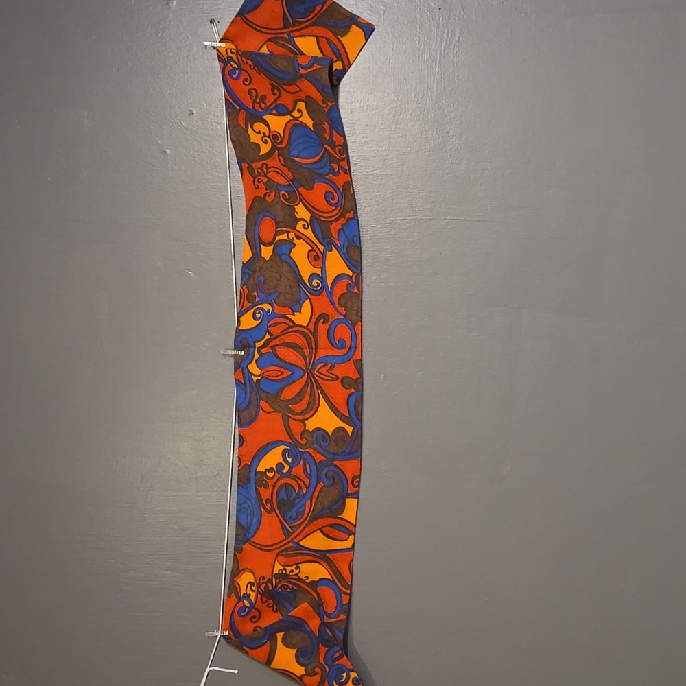 Retro Handmade Scarf - Picture 2 of 3